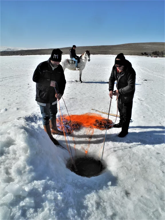 Pêche sur glace au lac Cildir