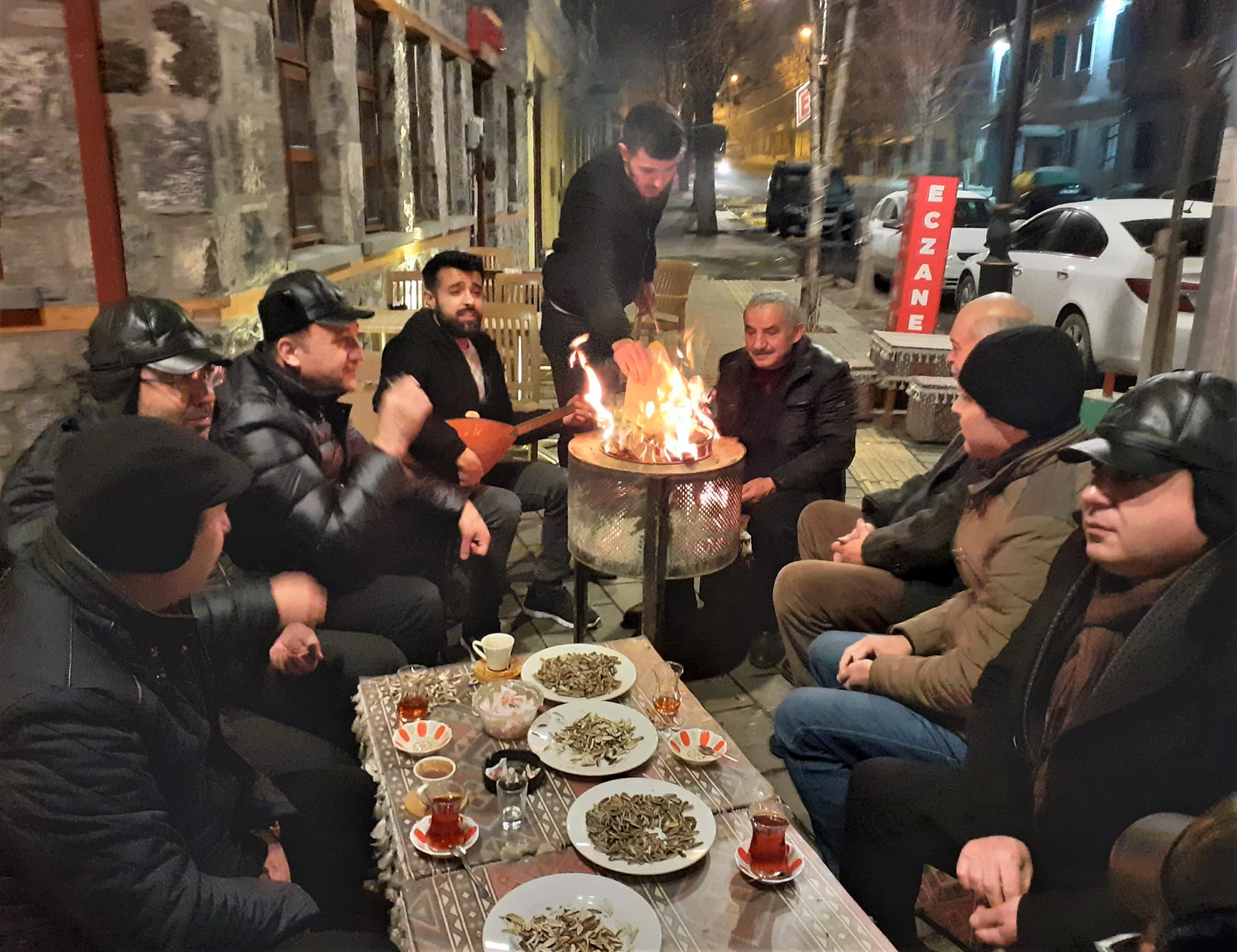 A Kars, les nuits glaciales n'en restent pas moins chaleureuses autour d'un thé