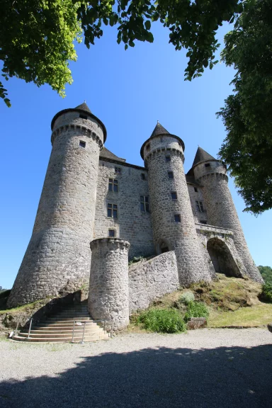 Les tours du château de Val.