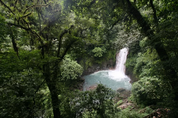 Cascade de Rio Fortuna au Costa Rica.