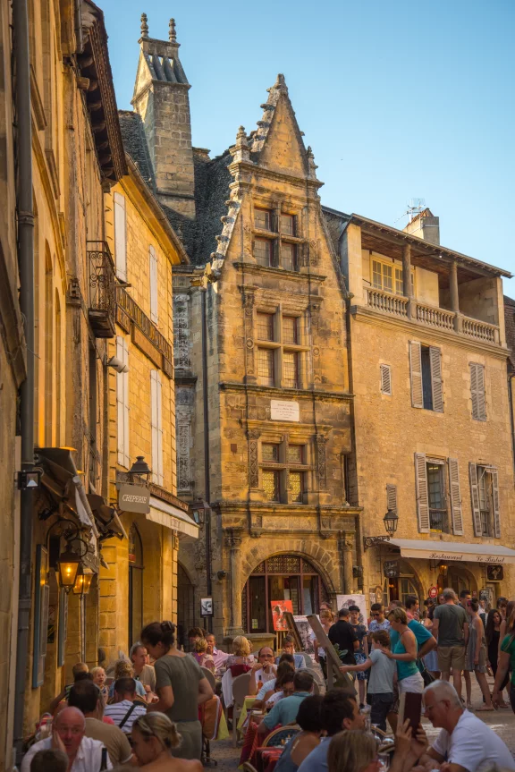 Dans les rues de Sarlat.