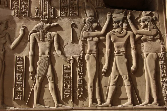 Sculpture égyptienne au temple de Karnak.