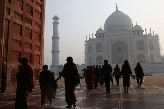 Le Taj Mahal est l’une des principales merveilles architecturales de la planète. Sa construction au XVIIe siècle a demandé près de 20 ans de travaux.