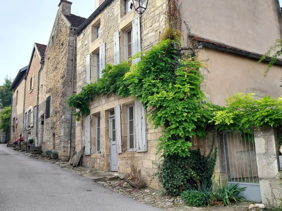 Flavigyny-sur-Ozerain fait partie des plus beaux villages de France.