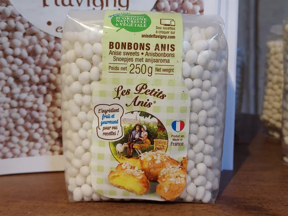 Pour les gourmands, les anis de Flavigny sont vendus au kg.