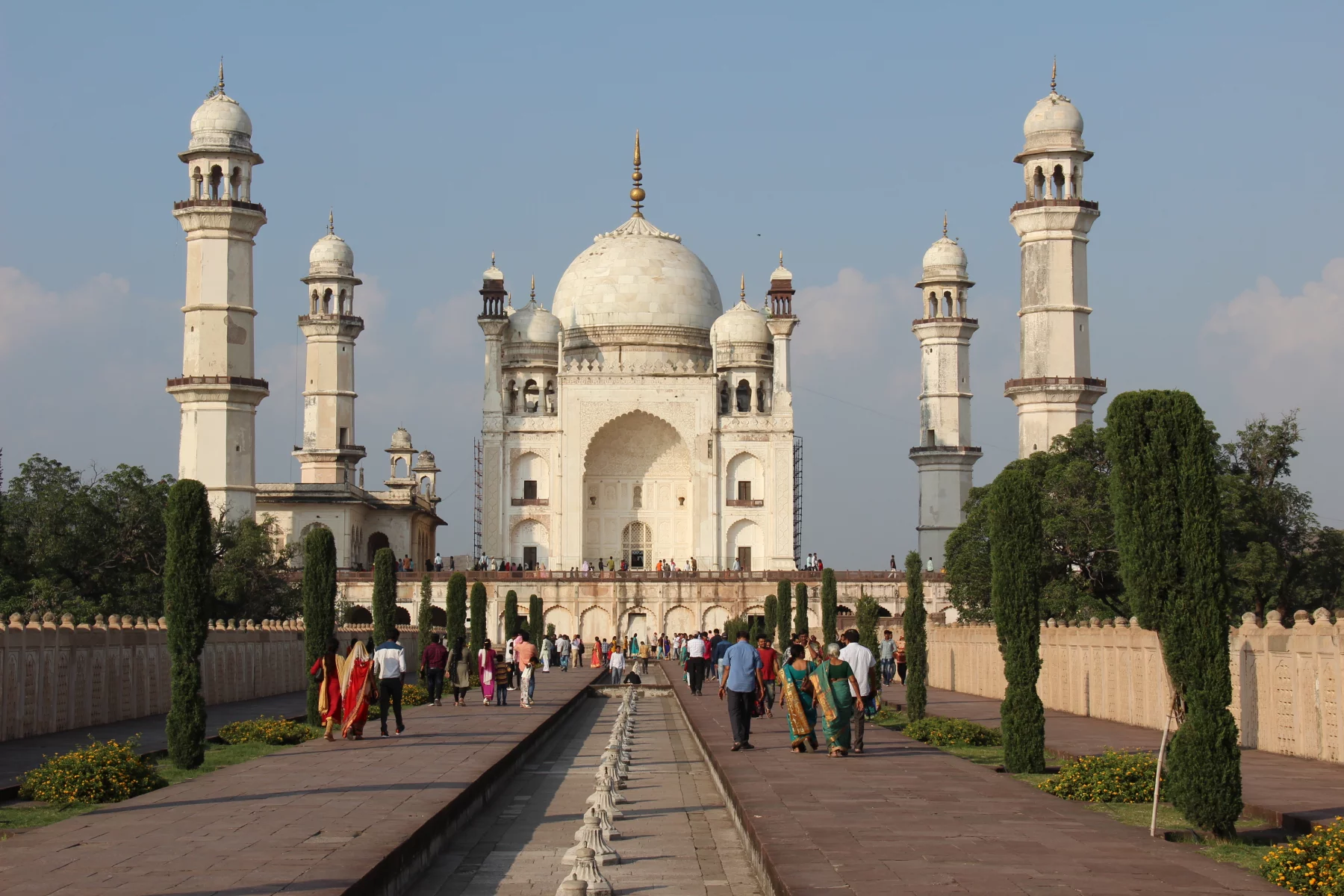 Le mausolée Bibi Ka Maqbara ressemble à une replique modeste du Taj Mahal.