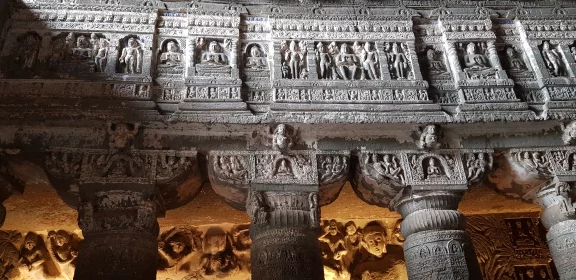 Bouddha est omniprésent dans les grottesd'Ajanta.