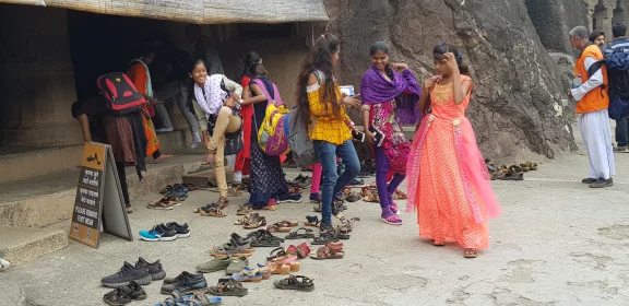 Grottes Ajanta. Sortie scolaire. 
