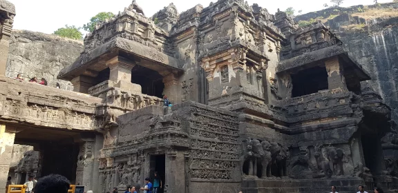 Il a fallu dégager des millions de tonnes de roche pour sculpter les temples d'Ellora.