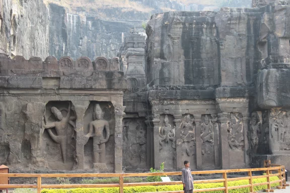Les grottes d'Ellora représentent des monastères et temples bouddhistes, hindous et jains.