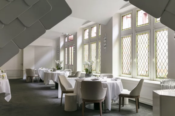 La salle du restaurant gastronomique de la maison des Tetes.