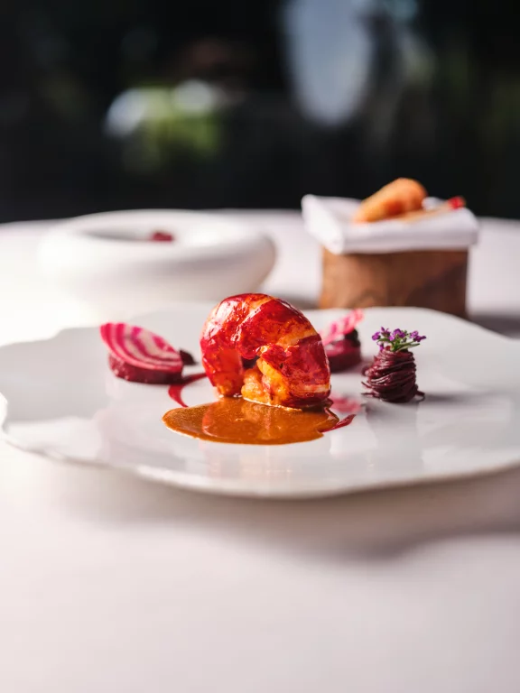 Homard avec sa déclinaison de betteraves. Photo Jonathan Thévenet.