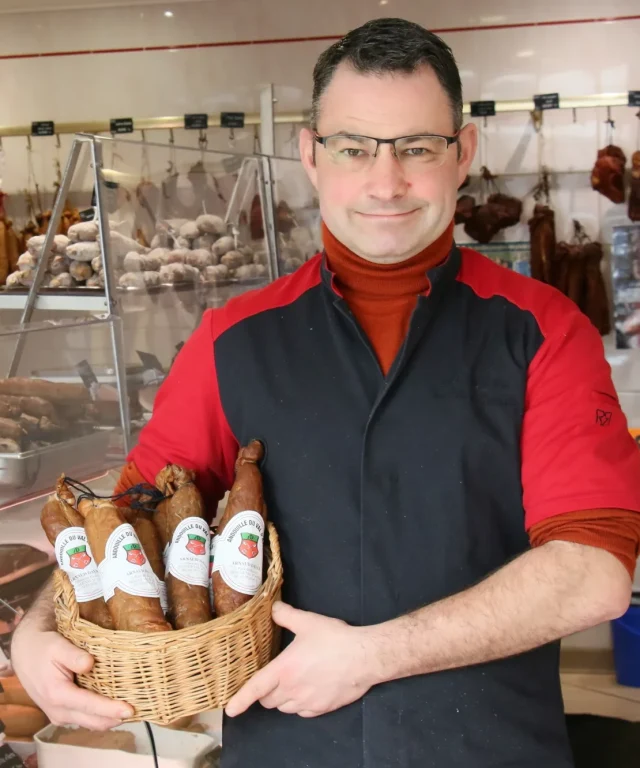 Arnaud Daval l'un des quatre producteurs d'andouille du Val dAjol.