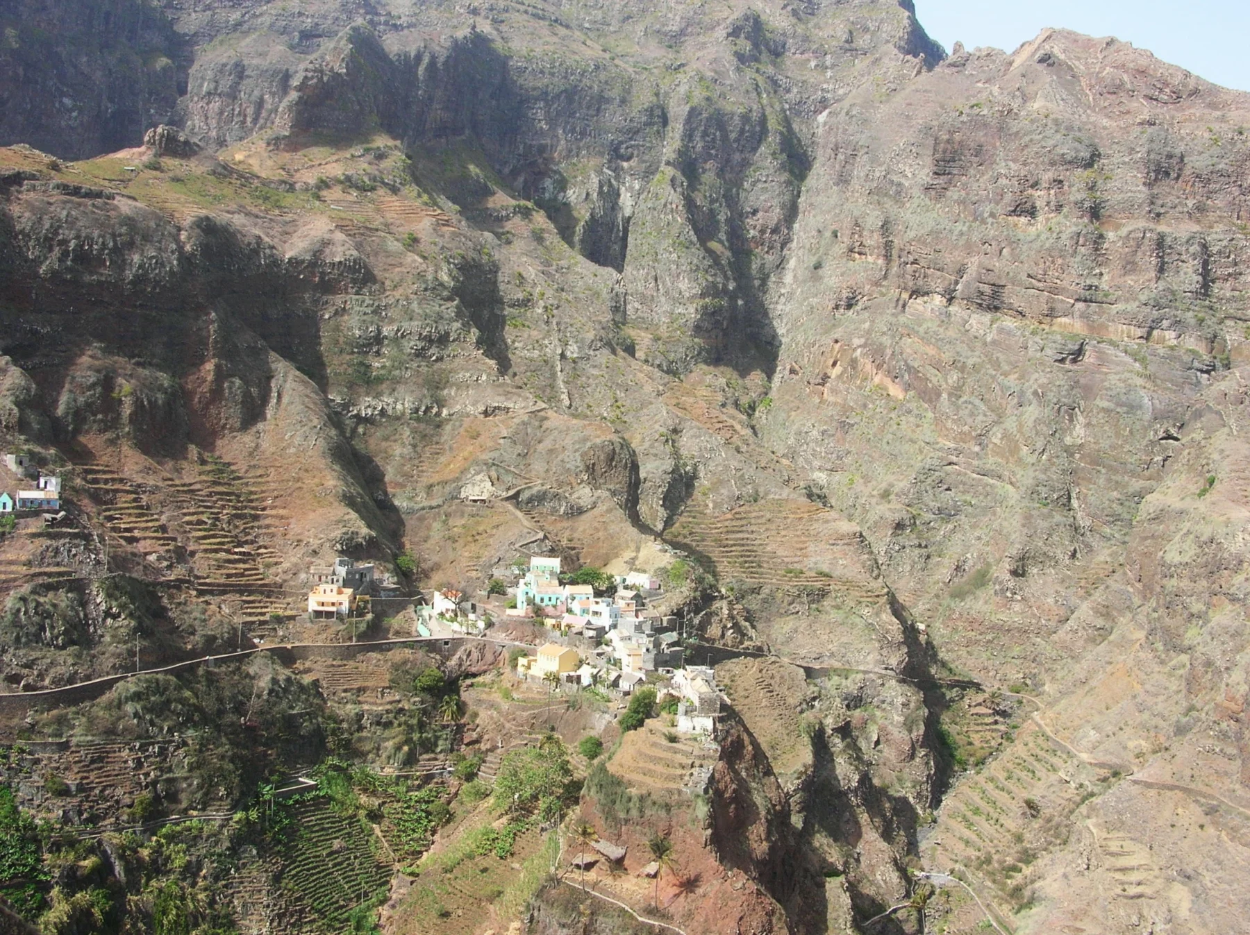 Des villages perchés dans des sites sauvages de toute beauté. Ici Fontainhas