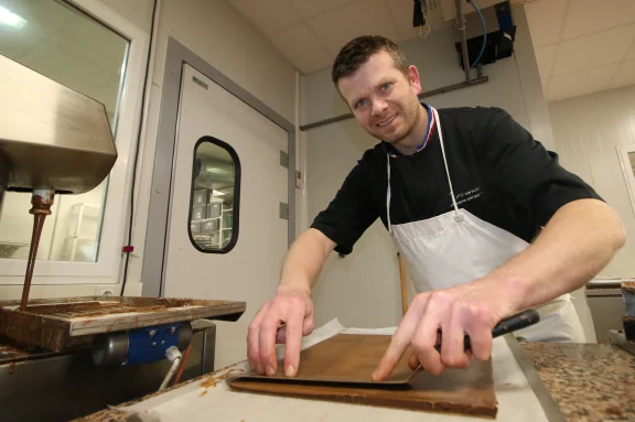 Pascal Kestener est MOF chocolatier et champion du monde de pâtisserie.