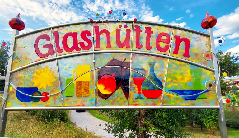 Bienvenue dans l'univers dédié au verre et au cristal dans la forêt de Bavière.