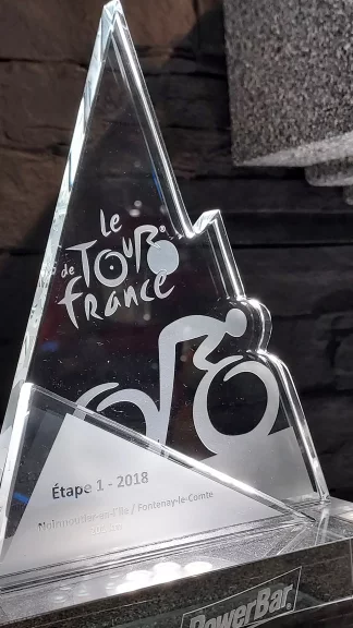 Des trophées du tour de France fabriqués à la cristallerie Joska en Allemagne.