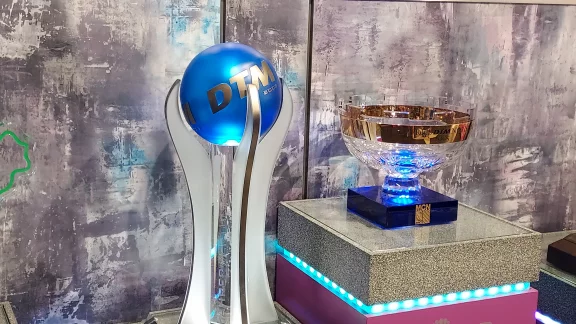 La cristallerie Joska est spécialisée dans la production de trophées.