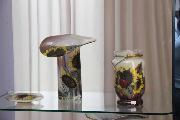 Eisch Frauenau. La manifacture familiale perpétue le savoir-faire déjà dans la qautrième génération.