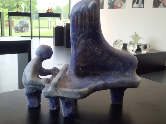 Musée du verre Frauenau. Exposition de créations contemporaines en verre.