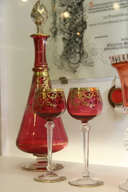 Theresienthal. Ces verres ont été produits pour le château de Neuschwanstein du roi Louis II de Bavière.