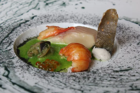 Omble chevalier, escargots et écrevisses.