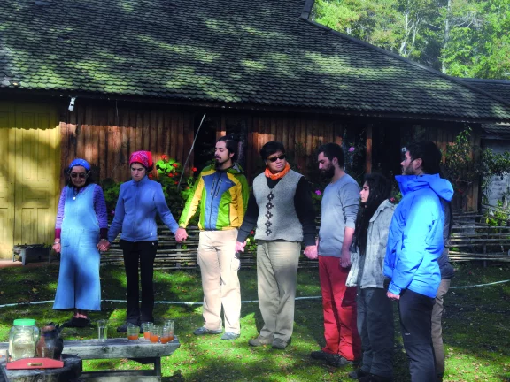 Dans la communauté Paluhue Pillian à Mélipeuco, salutations matinales au soleil levant