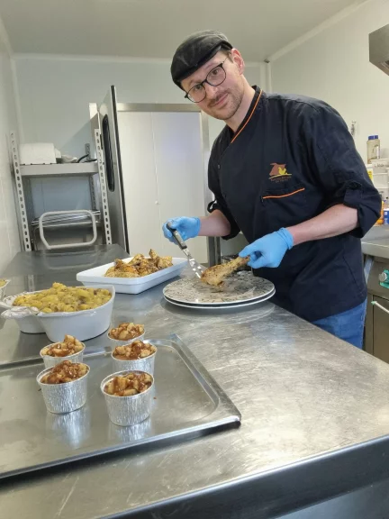Après son école d'ingénieur, Aurélien Guillaume a passé un CAP de boucher.