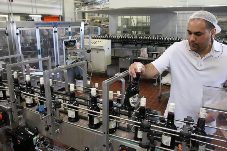 75% de la production de crème de cassis produit à Dijon est vendu à l'étranger.