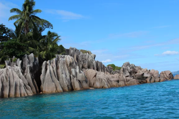 Des formatiosn rocheuses typiques des îles des Seychelles.