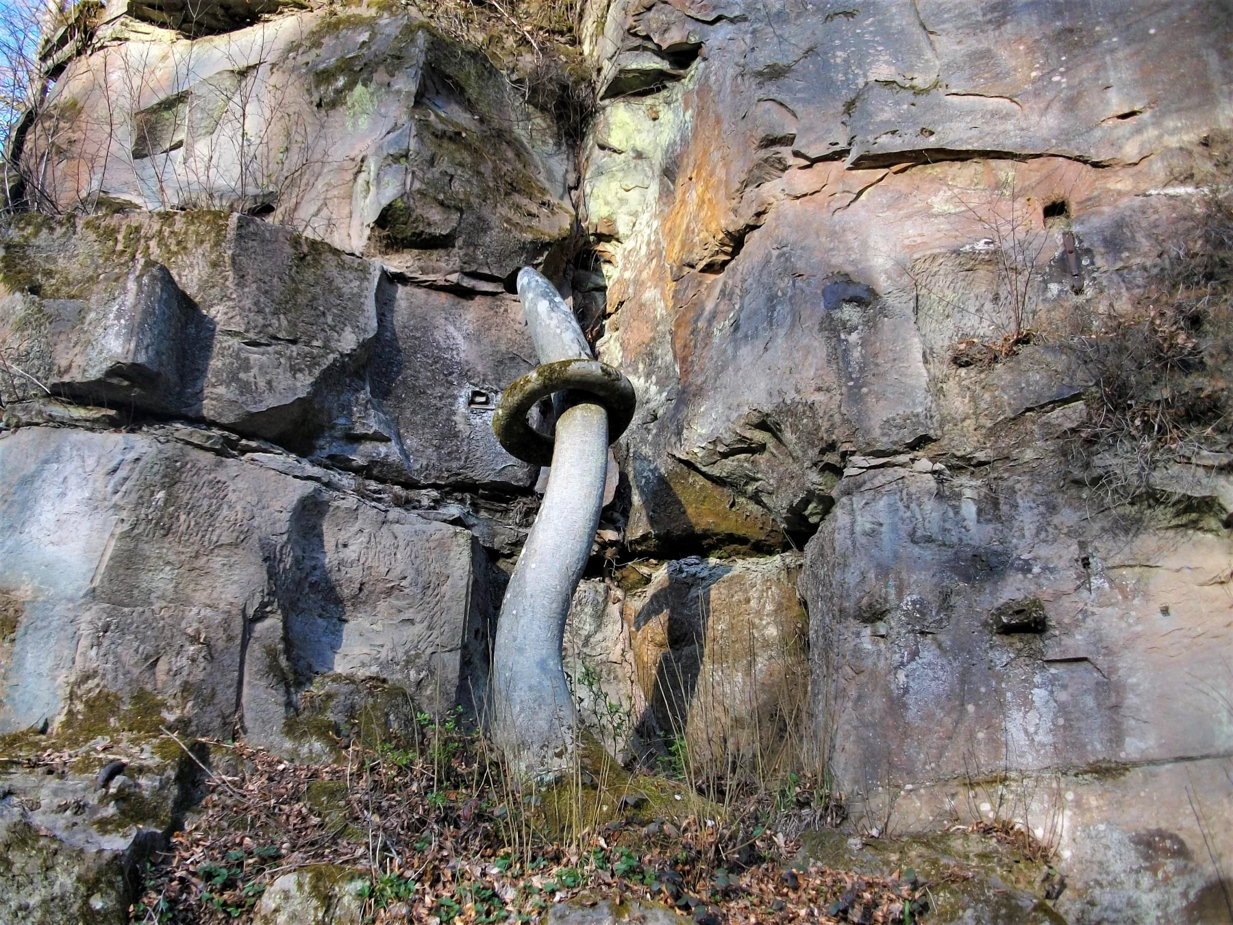 Une des oeuvres du sculpteur Yves Humblot sur le Domaine Guillevic à Darney