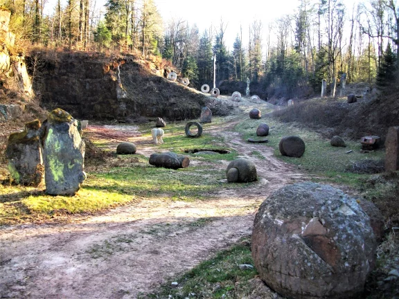 Une ancienne carrière métamorphosée en lieu de création et de méditation