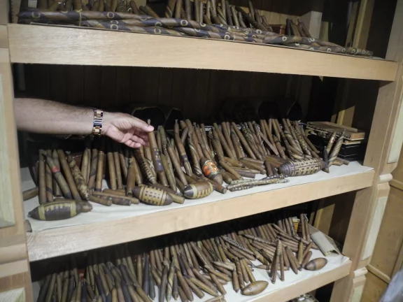 Dans une cave à vieillissement de la manufacture Fuente