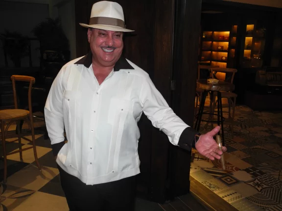 Carlito Fuente, acteur d'une saga familiale née à Cuba au début du XXe