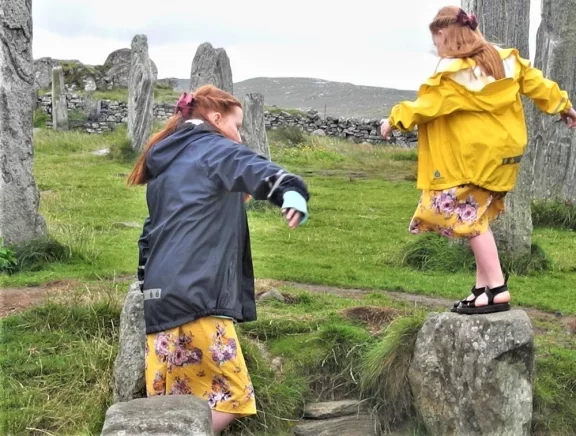 Elles dansent sur les Hommes debout de Callanish