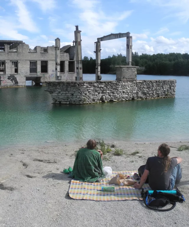 Pique nique à l'ancienne prison de Murru Paldiski en Estonie