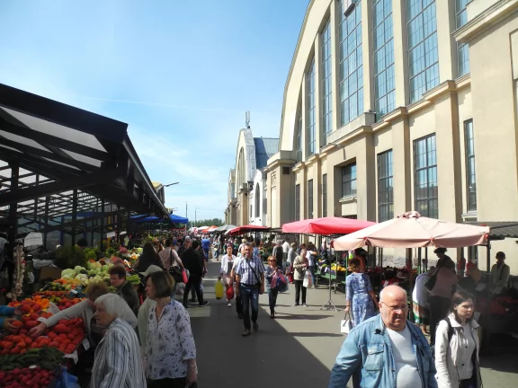 Le marché Zeppelin à Riga Lettonie