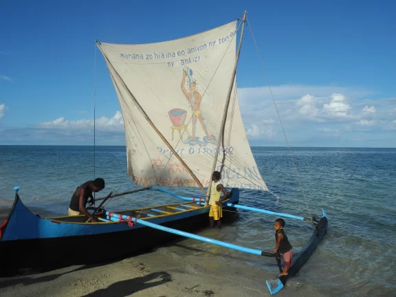 La pirogue à balancier Vezo. Ifaty