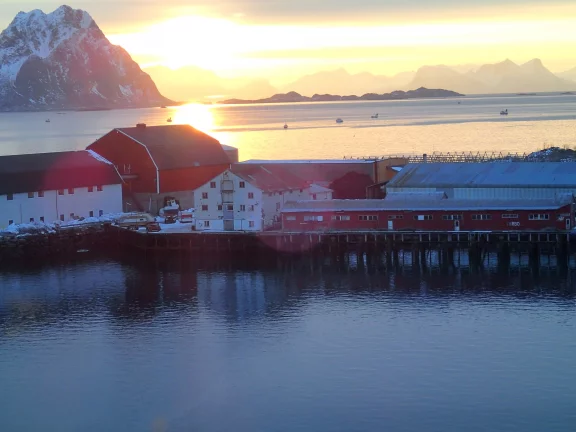 Lever de soleil sur les îles Lofoten.