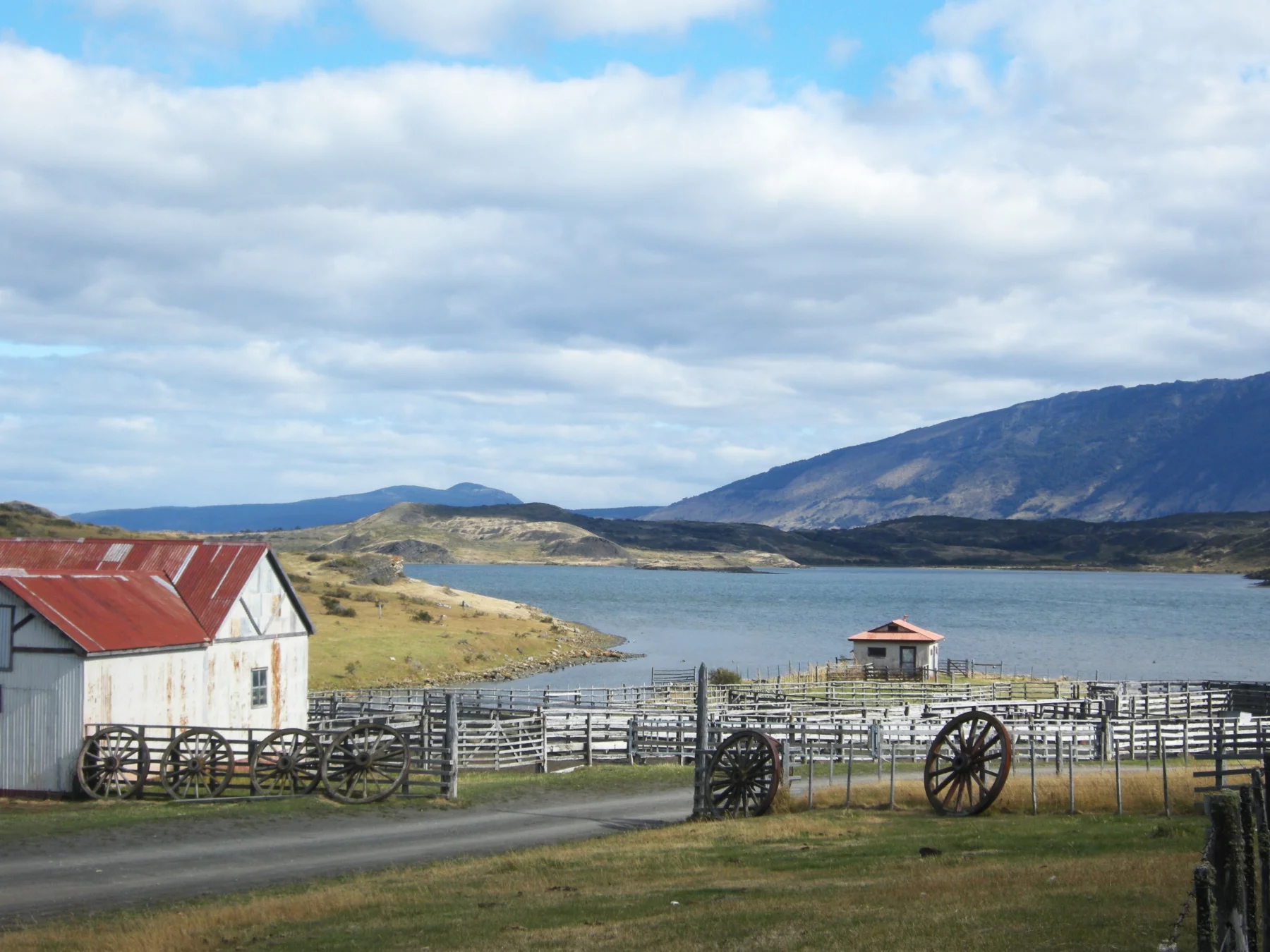 Une estancia sur les bords du fjord de La Ultima Esperanza à cinquante kilomètres de Puerto Natales