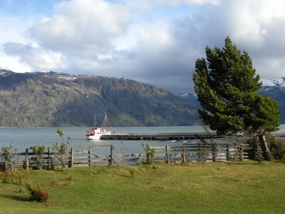 Puerto Natales - Estancia Perates.
