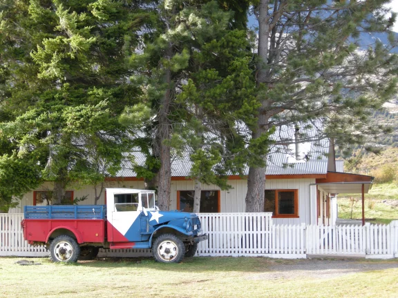 Puerto Natales - Estancia Perates