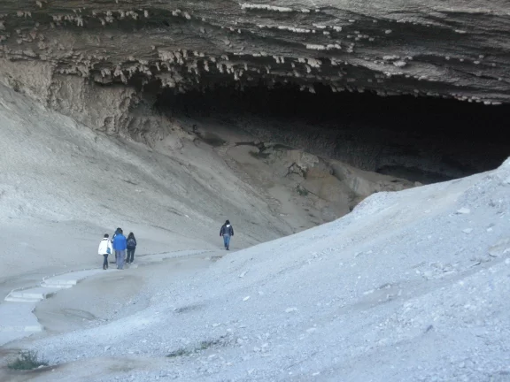 Grotte du Milodon à 24 kms de Natales
